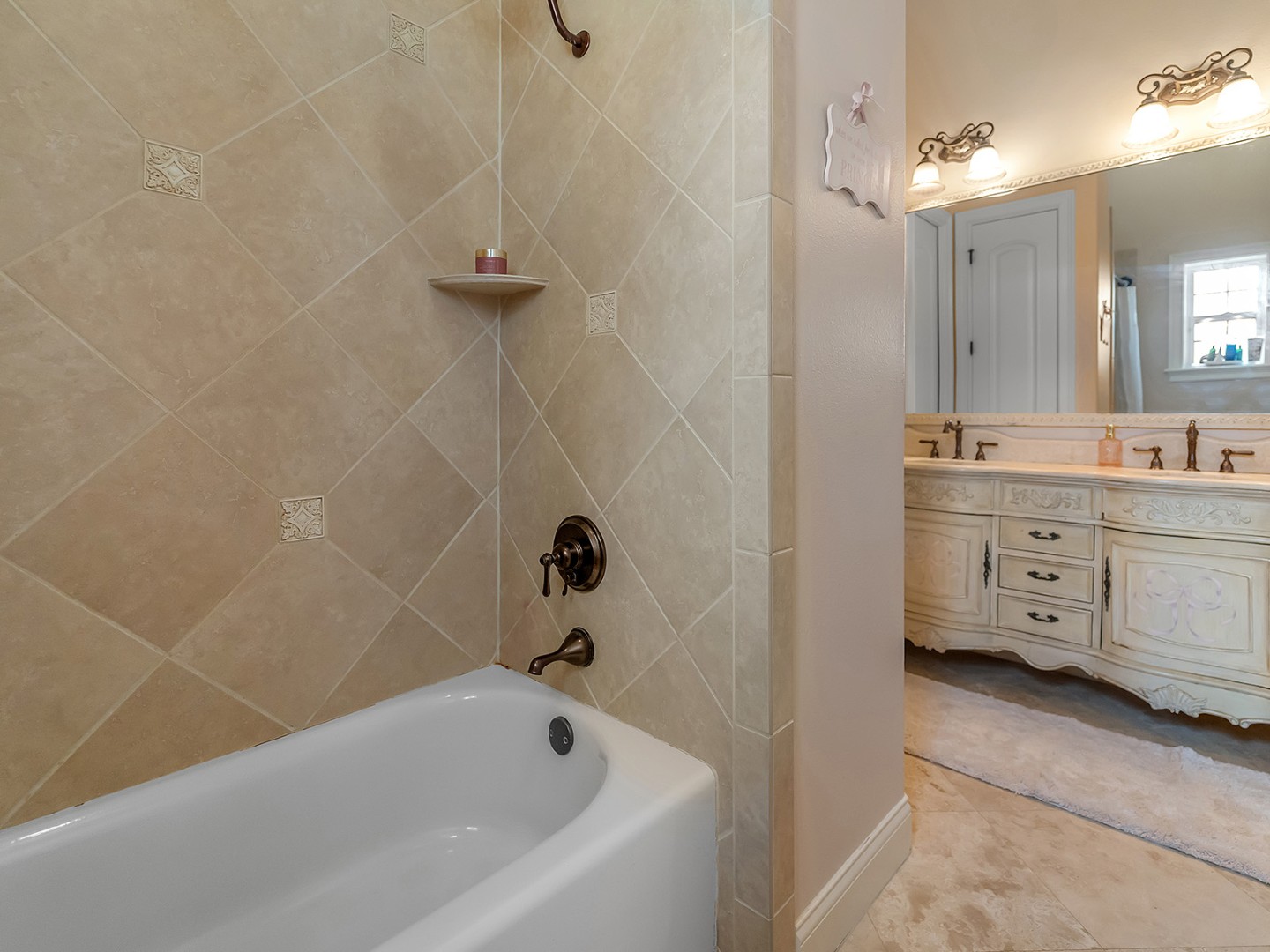 Thonotosassa, Florida, 33592, United States, 5 Bedrooms Bedrooms, ,6 BathroomsBathrooms,Residential,For Sale,1979751