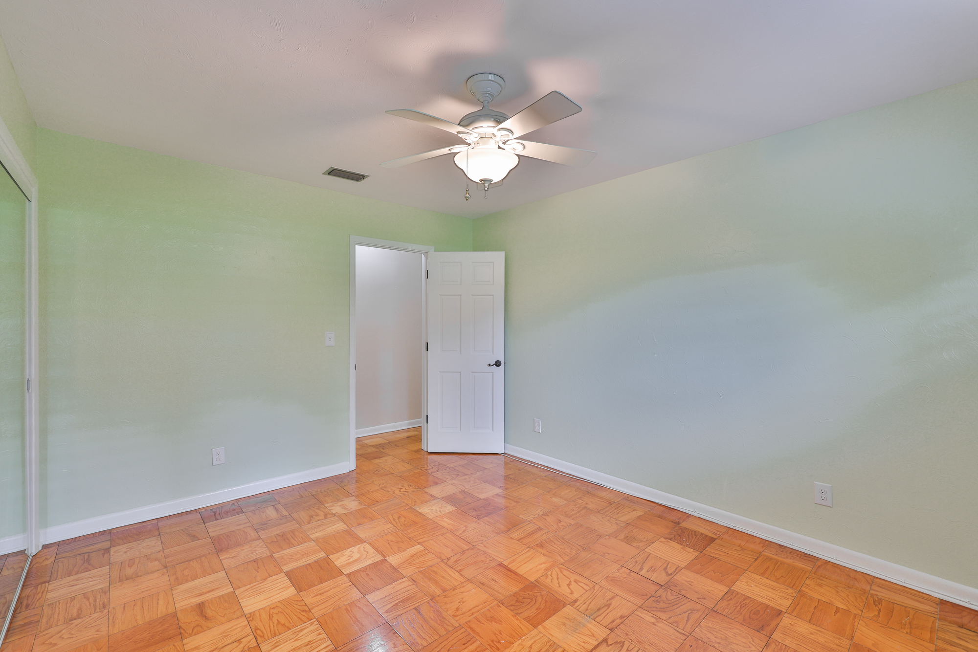 Dover, Florida, 33527, United States, 3 Bedrooms Bedrooms, ,2 BathroomsBathrooms,Residential,For Sale,1983531