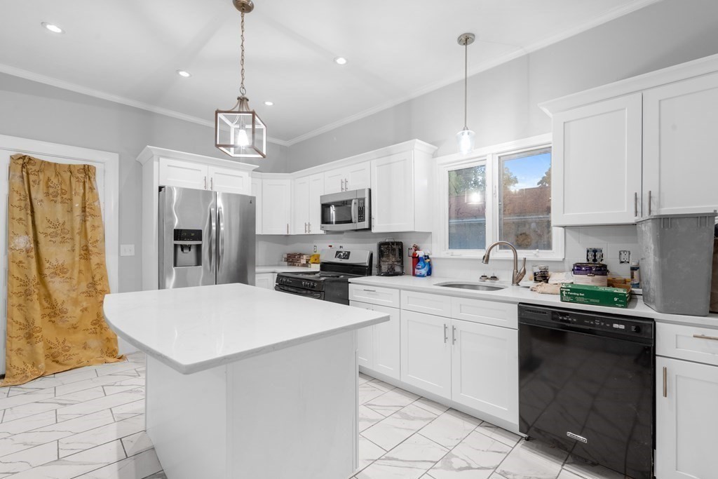 Taunton, Massachusetts, 02780, United States, 4 Bedrooms Bedrooms, ,3 BathroomsBathrooms,Residential,For Sale,1888080