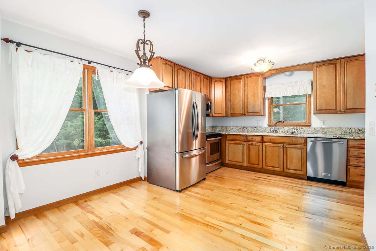 New Milford, Connecticut, 06776, United States, 3 Bedrooms Bedrooms, ,3 BathroomsBathrooms,Residential,For Sale,1958053