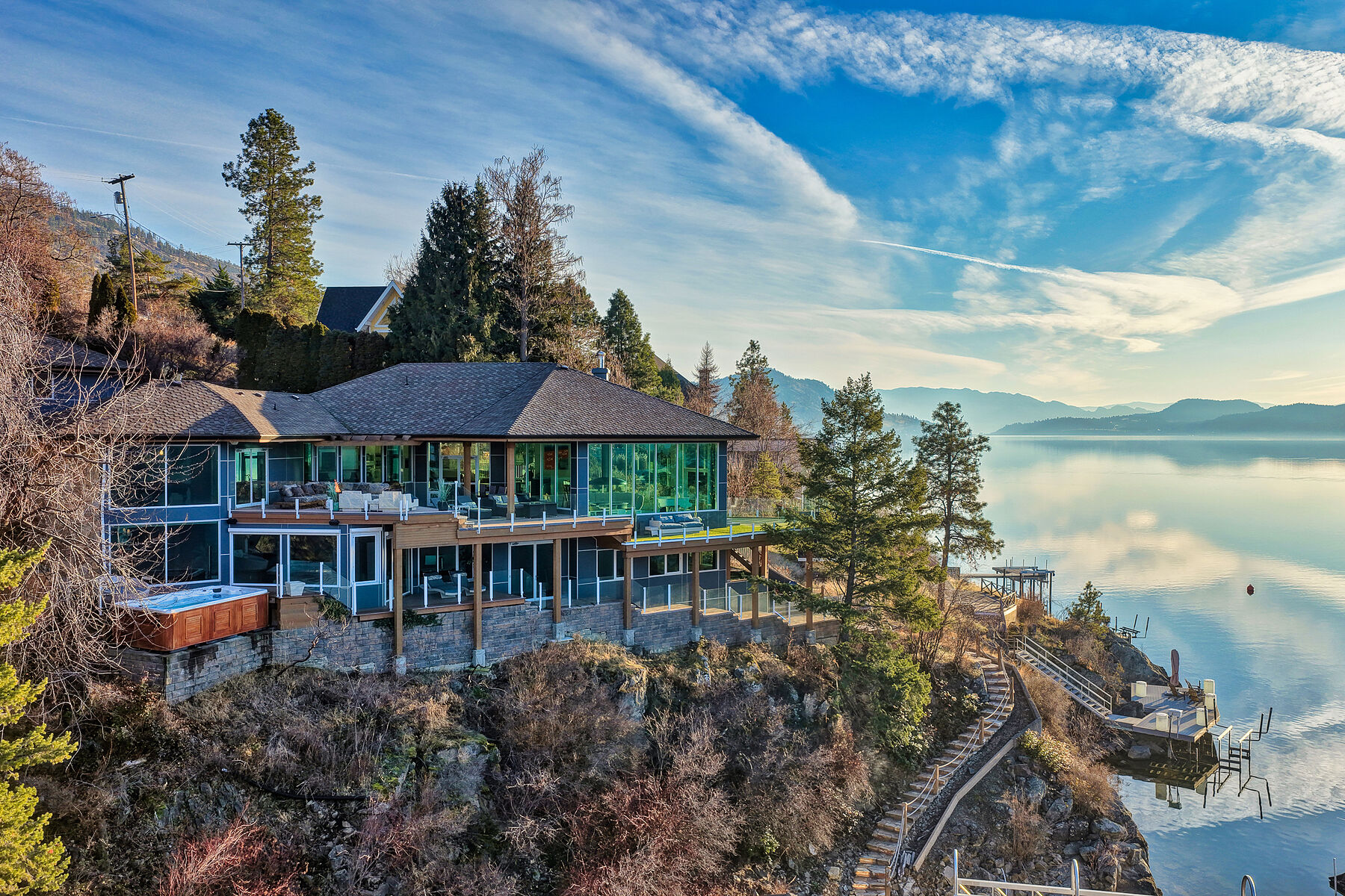  Lakefront Estate - 物件實景