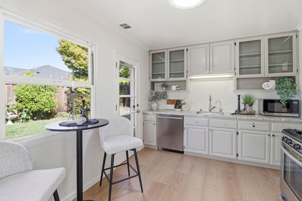 Belmont, California, 94002, United States, 3 Bedrooms Bedrooms, ,1 BathroomBathrooms,Residential,For Sale,1989201