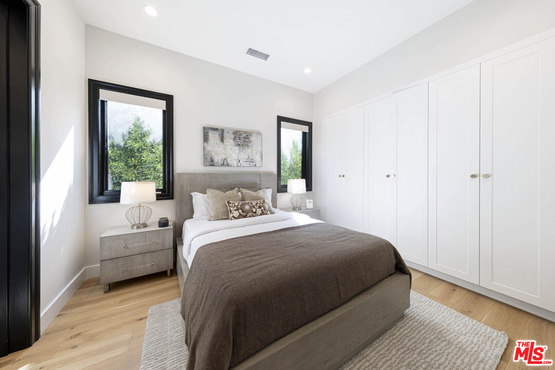 Los Angeles, California, 90048, United States, 4 Bedrooms Bedrooms, ,2 BathroomsBathrooms,Residential,For Sale,1962418