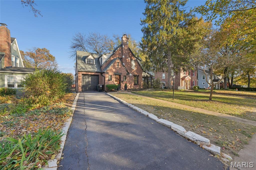 Kirkwood, Missouri, 63122, United States, 3 Bedrooms Bedrooms, ,4 BathroomsBathrooms,Residential,For Sale,2002227