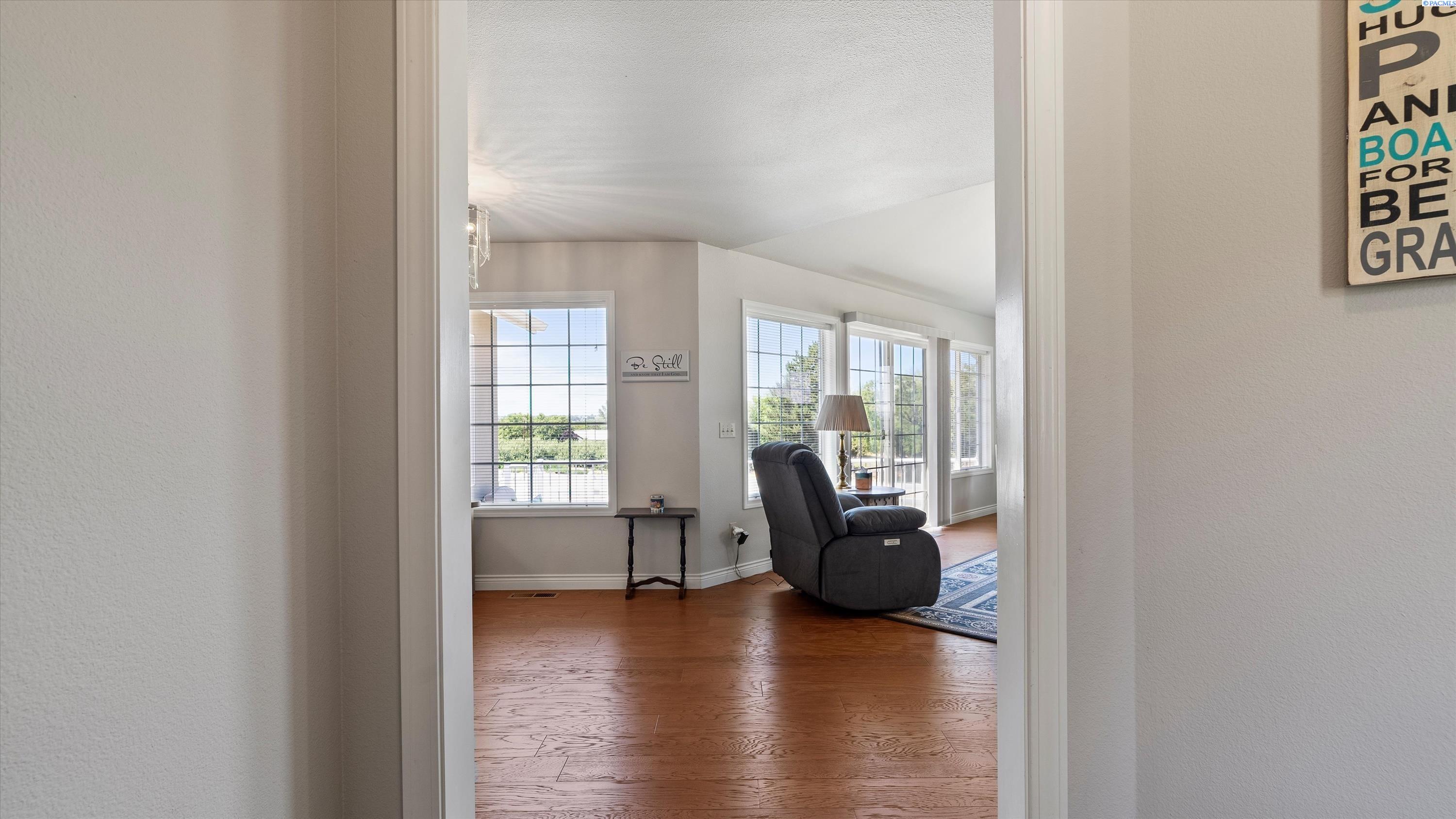 Prosser, Washington, 99350, United States, 3 Bedrooms Bedrooms, ,3 BathroomsBathrooms,Residential,For Sale,1867442