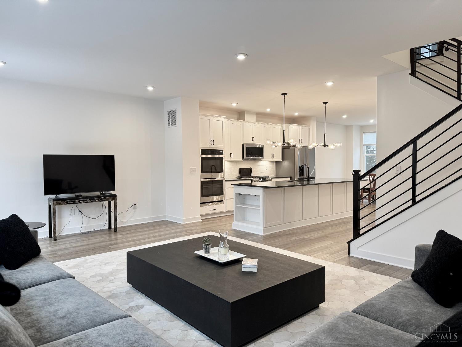 Loveland, Ohio, 45140, United States, 3 Bedrooms Bedrooms, ,3 BathroomsBathrooms,Residential,For Sale,2003068