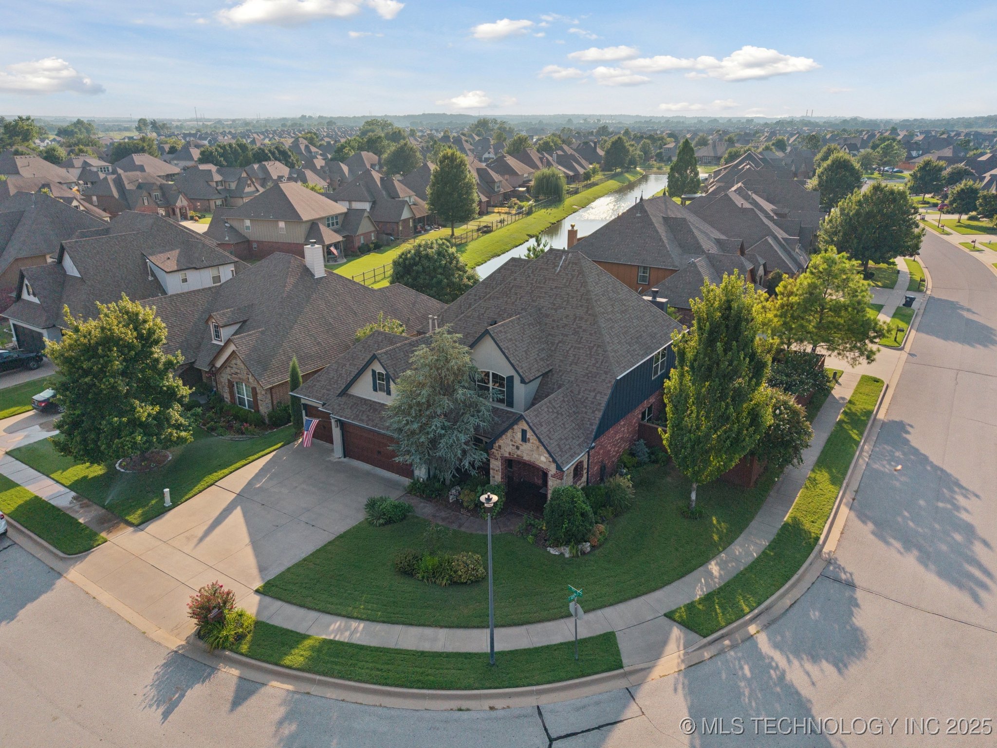 Bixby, Oklahoma, 74008, United States, 4 Bedrooms Bedrooms, ,4 BathroomsBathrooms,Residential,For Sale,1911638