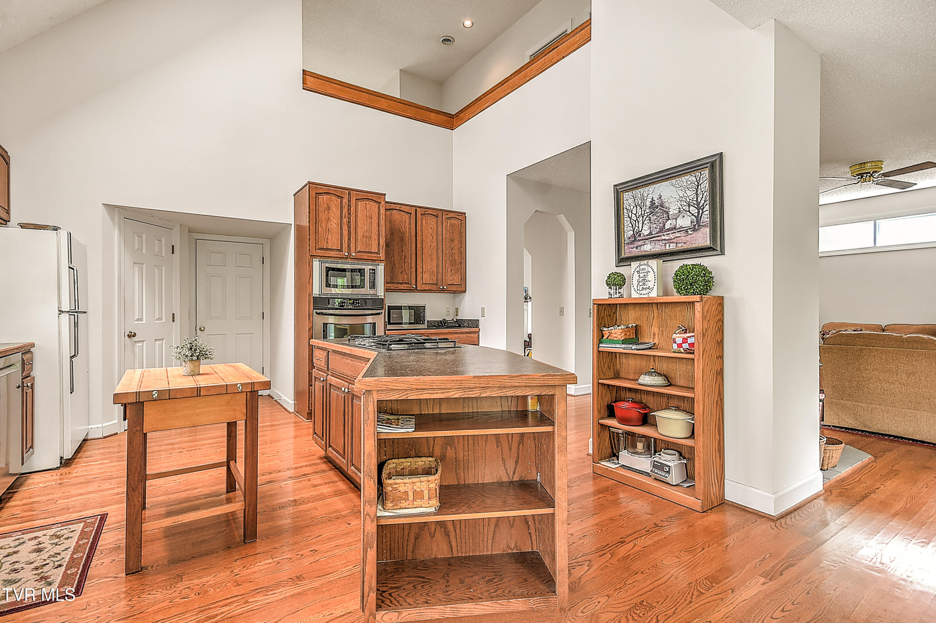 Johnson City, Tennessee, 37604, United States, 4 Bedrooms Bedrooms, ,3 BathroomsBathrooms,Residential,For Sale,1870775