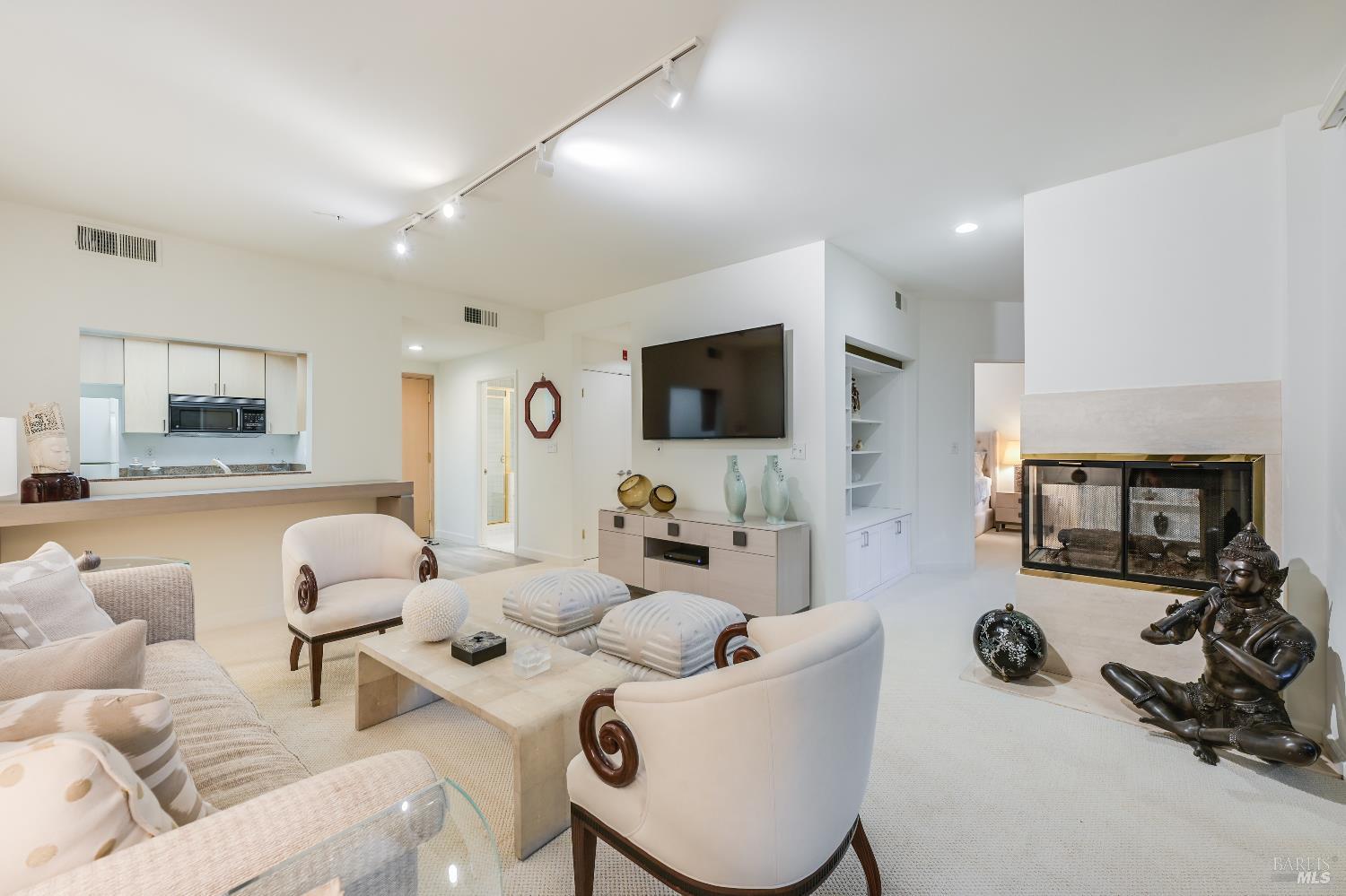 San Rafael, California, 94903, United States, 1 Bedroom Bedrooms, ,2 BathroomsBathrooms,Residential,For Sale,2003098