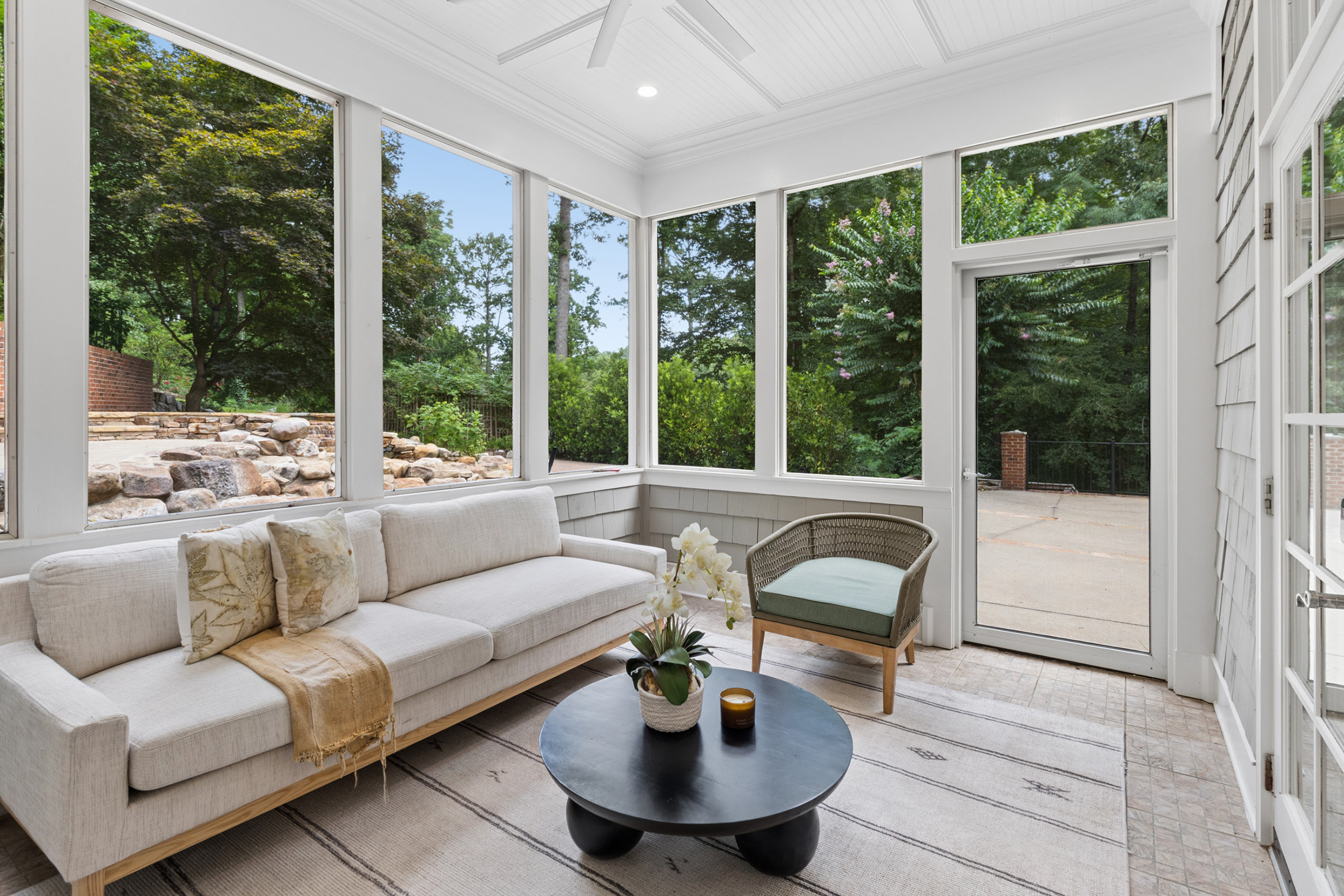  Timeless Design, Privacy, and Exceptional Outdoor Living in Sandy Springs - 物件實景