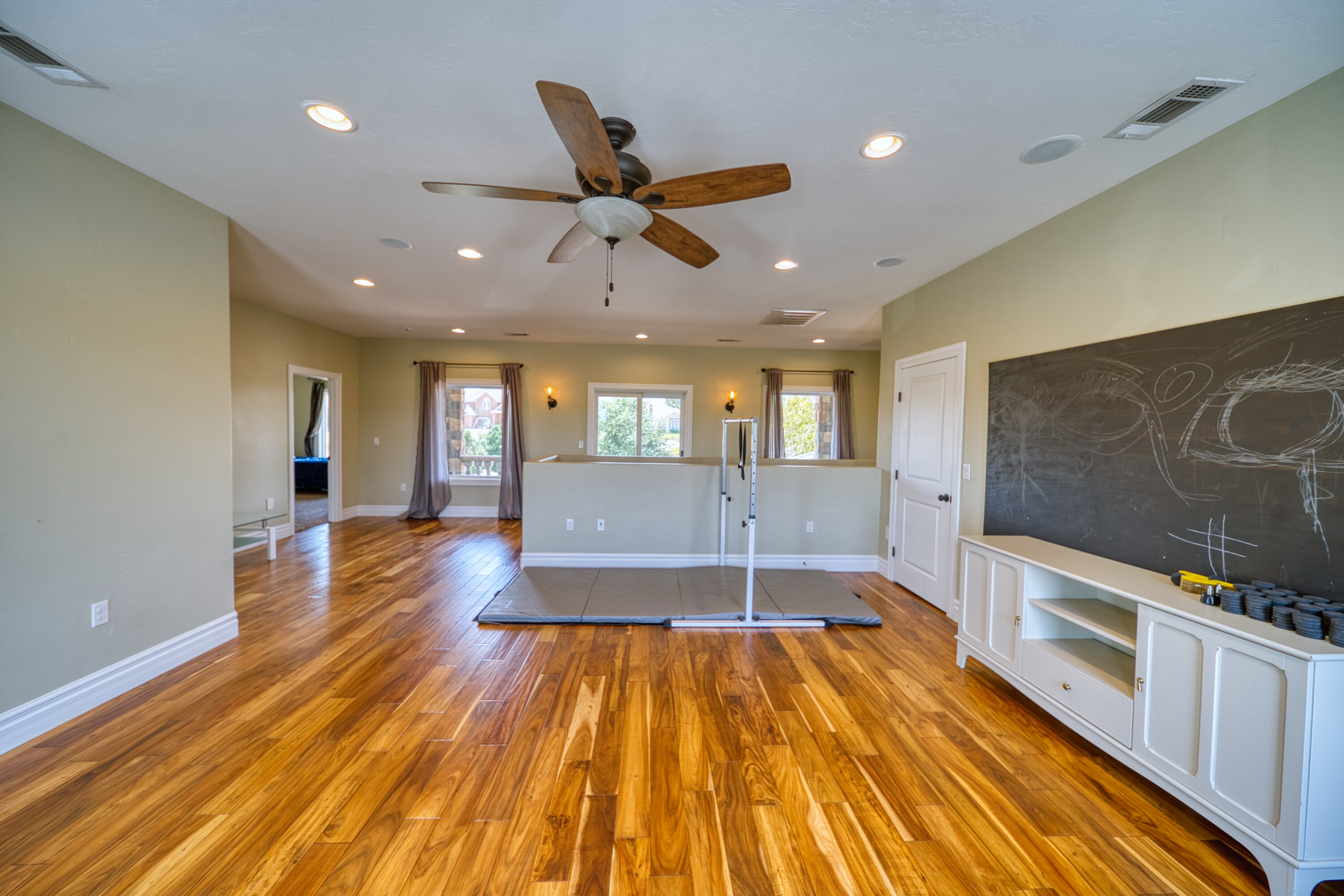 Carlsbad, New Mexico, 88220, United States, 5 Bedrooms Bedrooms, ,4 BathroomsBathrooms,Residential,For Sale,1974334