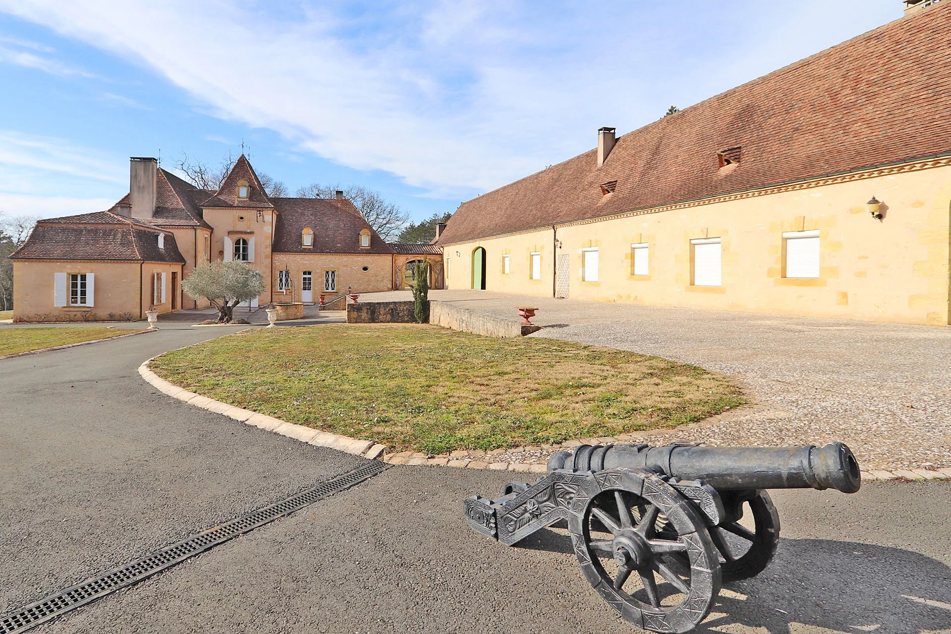 Bergerac, New Aquitaine, 24100, FR, 6 Bedrooms Bedrooms, ,4 BathroomsBathrooms,Residential,For Sale,1995551