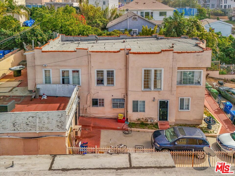 Los Angeles, California, 90019, United States, 6 Bedrooms Bedrooms, ,Residential,For Sale,1987981