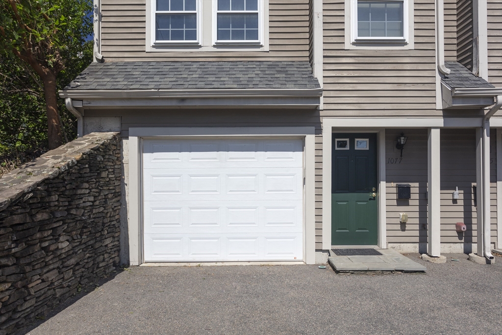 Newton, Massachusetts, 02161, United States, 3 Bedrooms Bedrooms, ,4 BathroomsBathrooms,Residential,For Sale,1940843