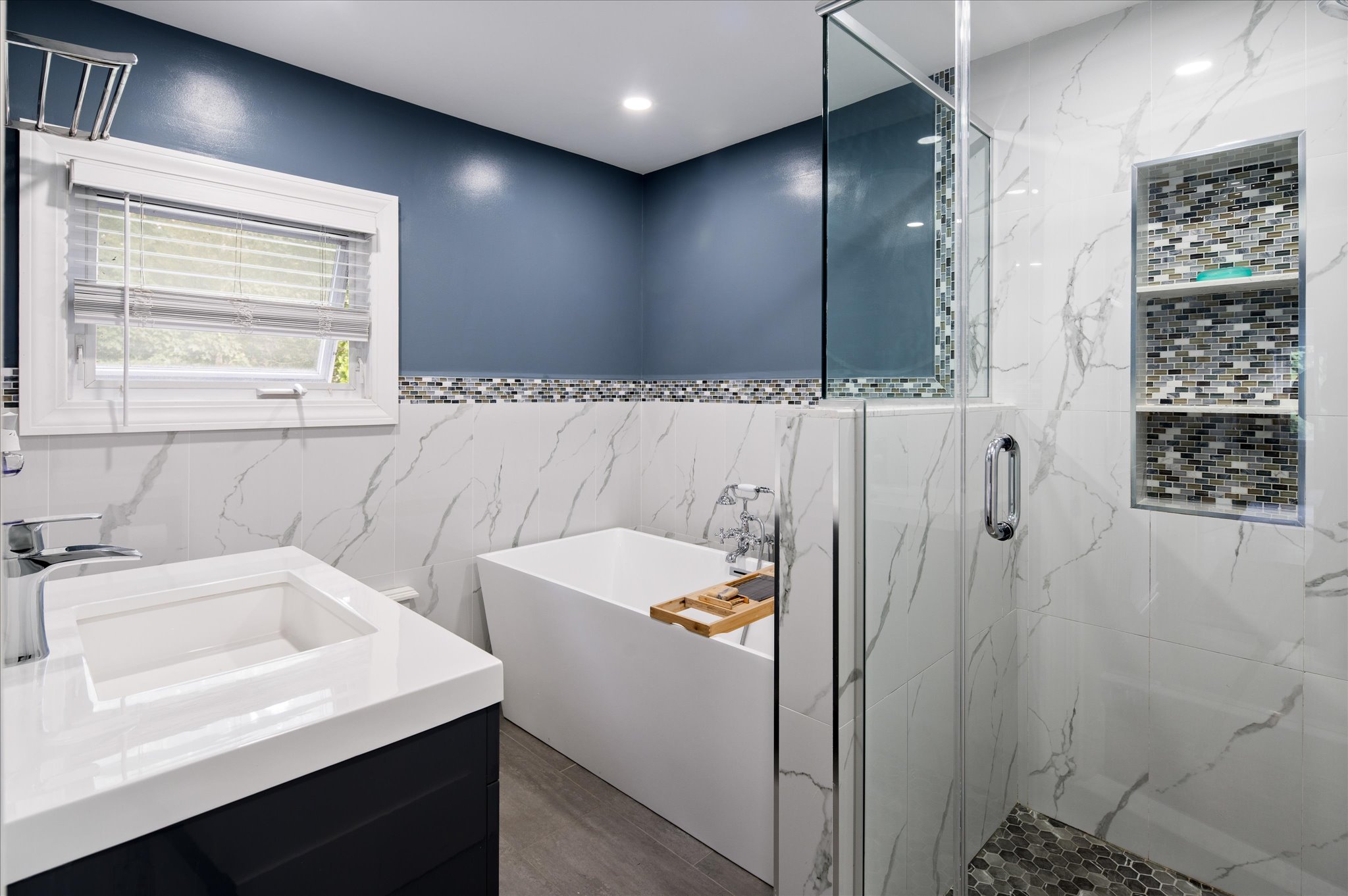  737 Bradley Street - 物件實景