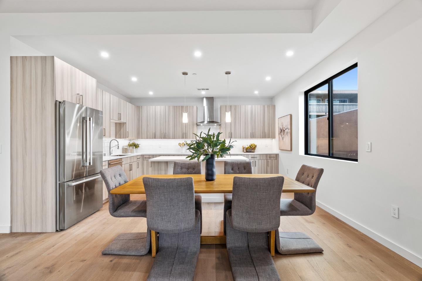 Redwood City, California, 94061, United States, 2 Bedrooms Bedrooms, ,3 BathroomsBathrooms,Residential,For Sale,2000792