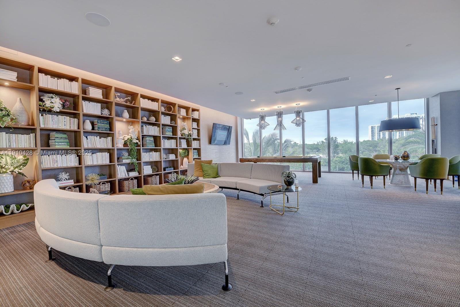 North Miami Beach, Florida, 33160, United States, 2 Bedrooms Bedrooms, ,2 BathroomsBathrooms,Residential,For Sale,1989181