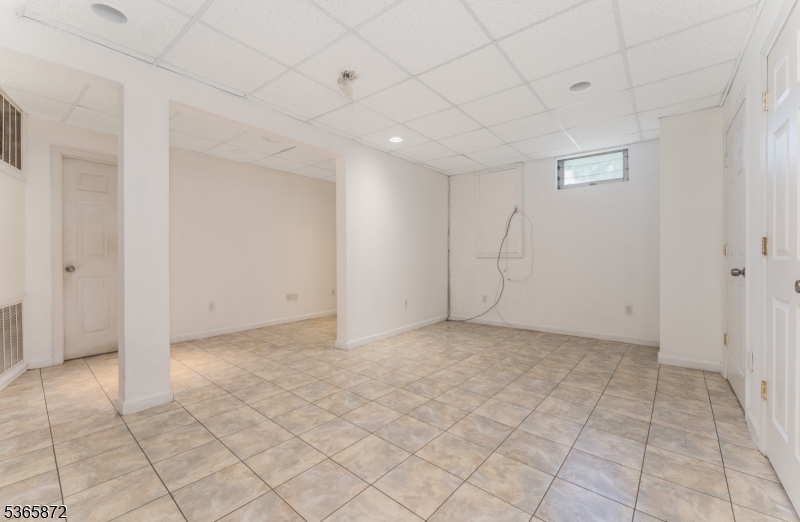 Bridgewater Twp., New Jersey, 08807, United States, 4 Bedrooms Bedrooms, ,3 BathroomsBathrooms,Residential,For Sale,1867393