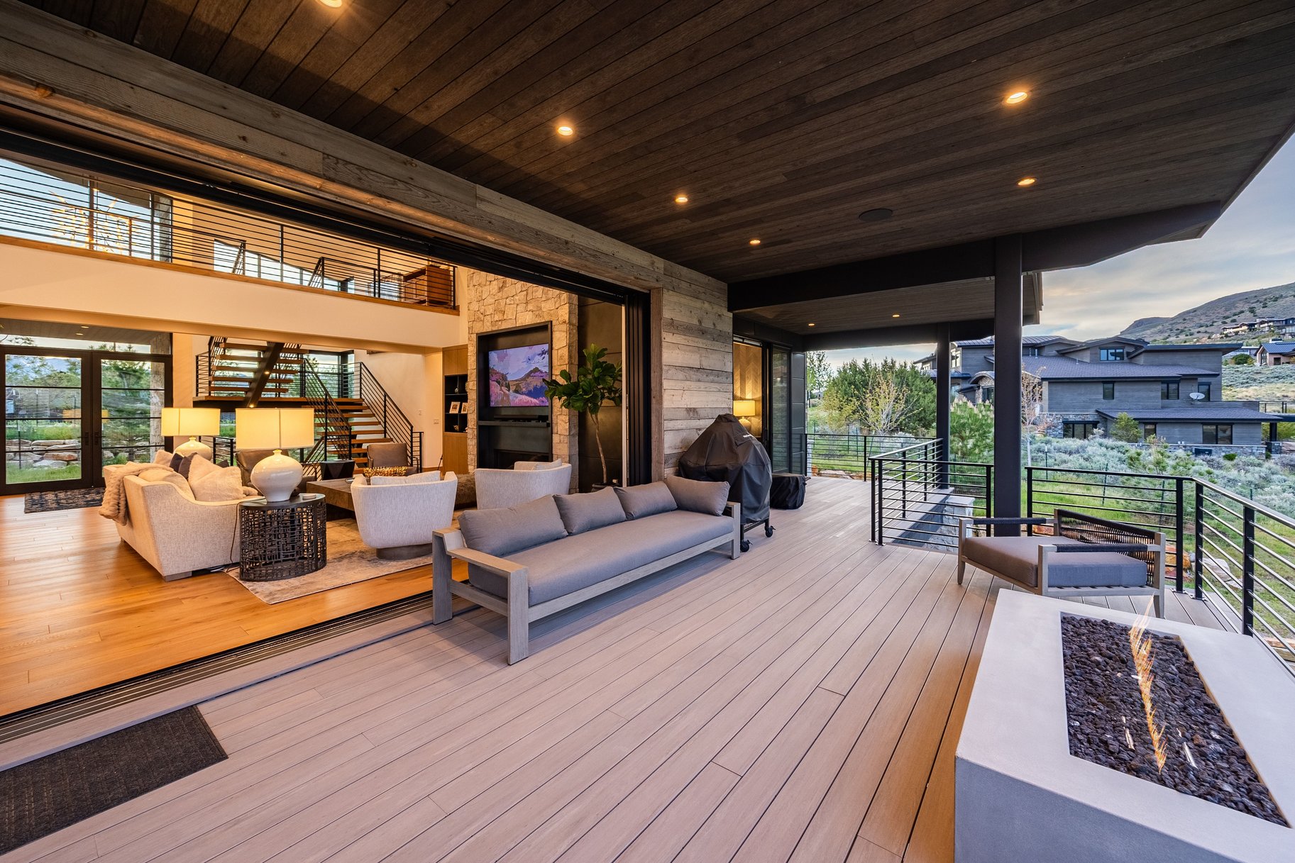  New Mountain Contemporary Home on Rare Double Lot with Timp Views - 物件實景