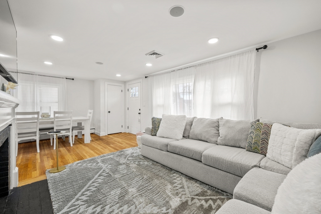 Yarmouth, Massachusetts, 02664, United States, 3 Bedrooms Bedrooms, ,2 BathroomsBathrooms,Residential,For Sale,2002259