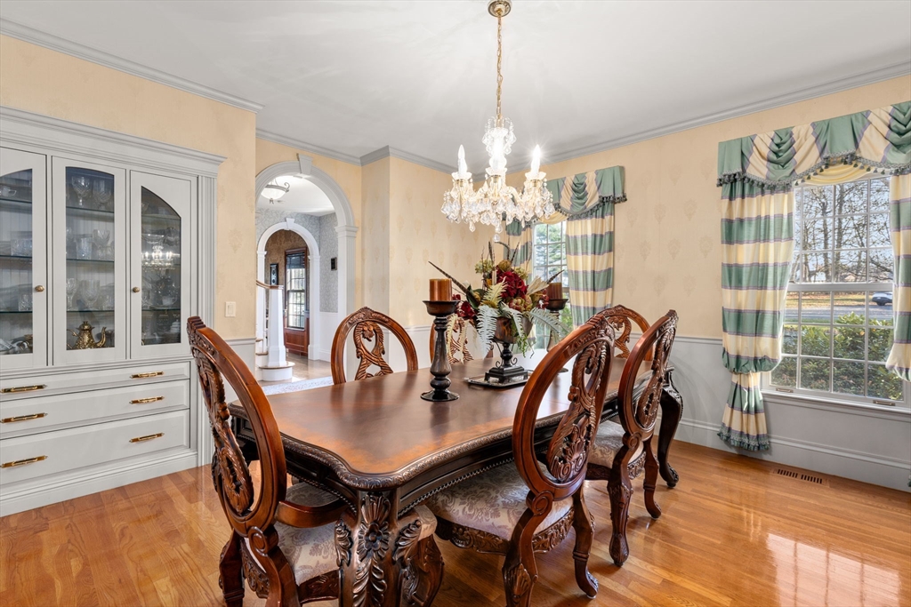 Northbridge, Massachusetts, 01534, United States, 4 Bedrooms Bedrooms, ,4 BathroomsBathrooms,Residential,For Sale,1991368