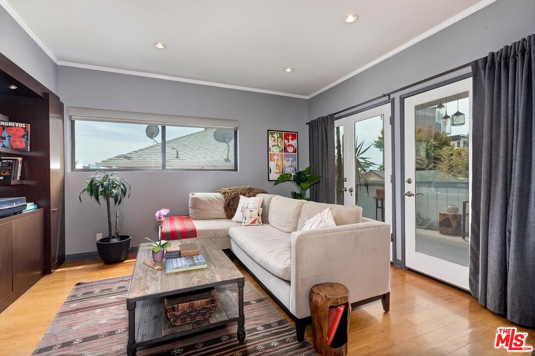 West Hollywood, California, 90069, United States, 2 Bedrooms Bedrooms, ,2 BathroomsBathrooms,Residential,For Sale,1819033