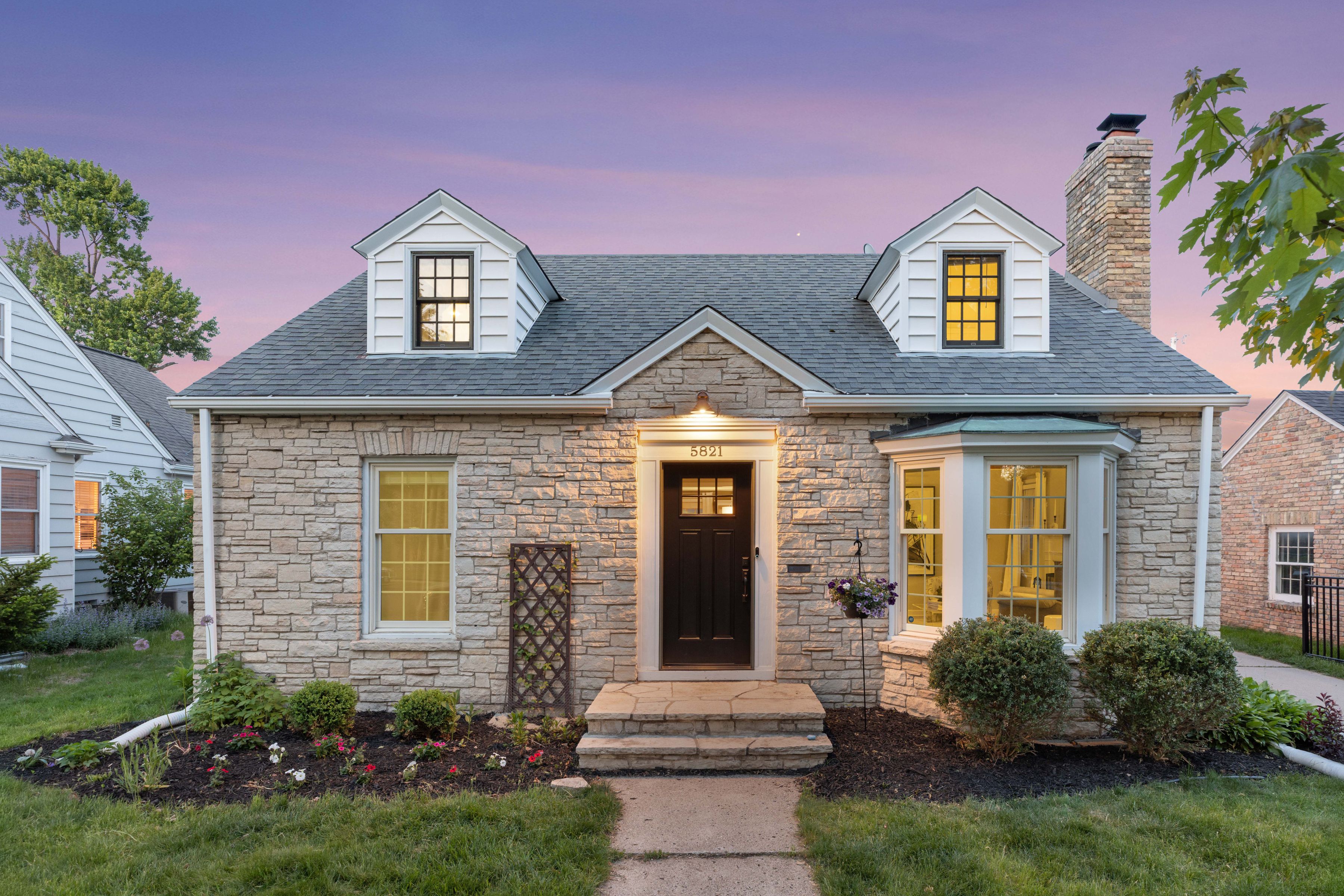  Elegant Cape Cod Living with Timeless Architectural Detail - 物件實景