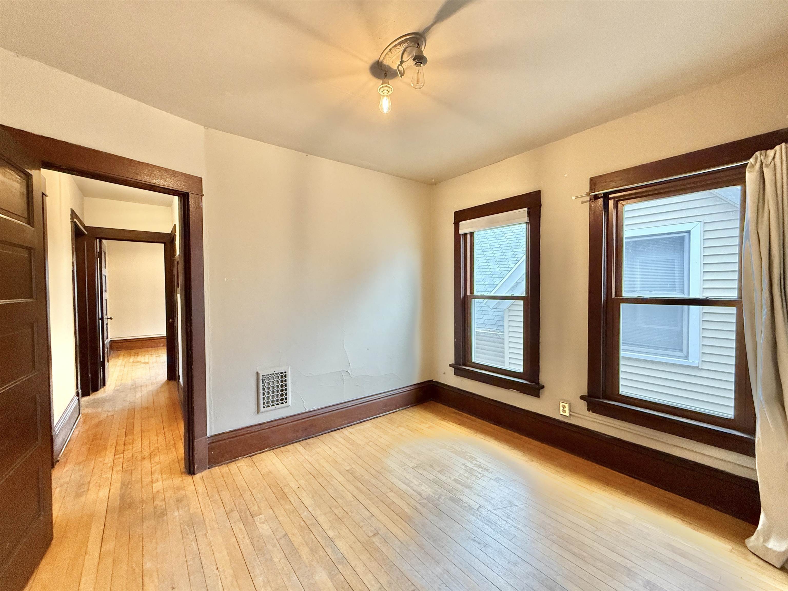 Madison, Wisconsin, 53703, United States, 5 Bedrooms Bedrooms, ,2 BathroomsBathrooms,Residential,For Sale,1979001