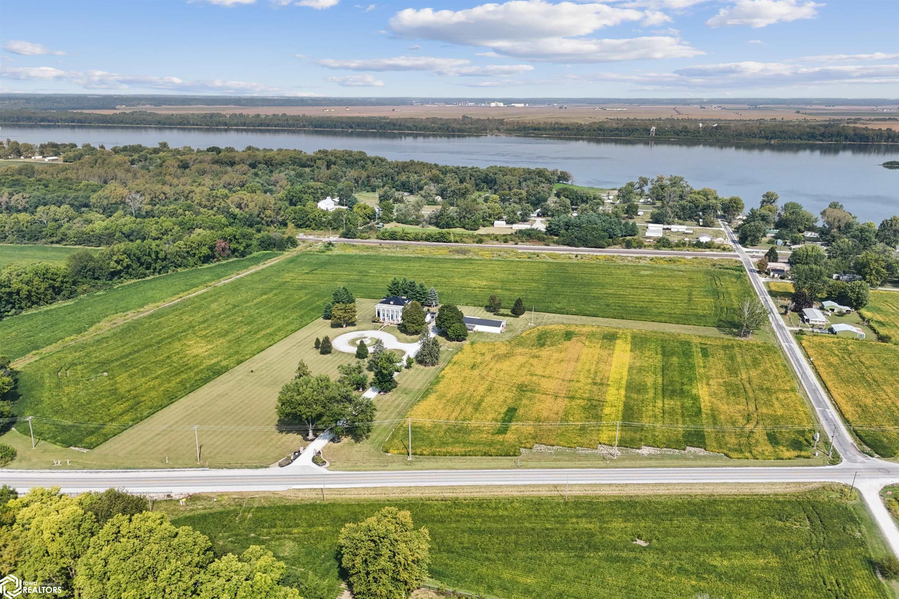 Dallas City, Illinois, 62330, United States, 8 Bedrooms Bedrooms, ,7 BathroomsBathrooms,Residential,For Sale,1980104