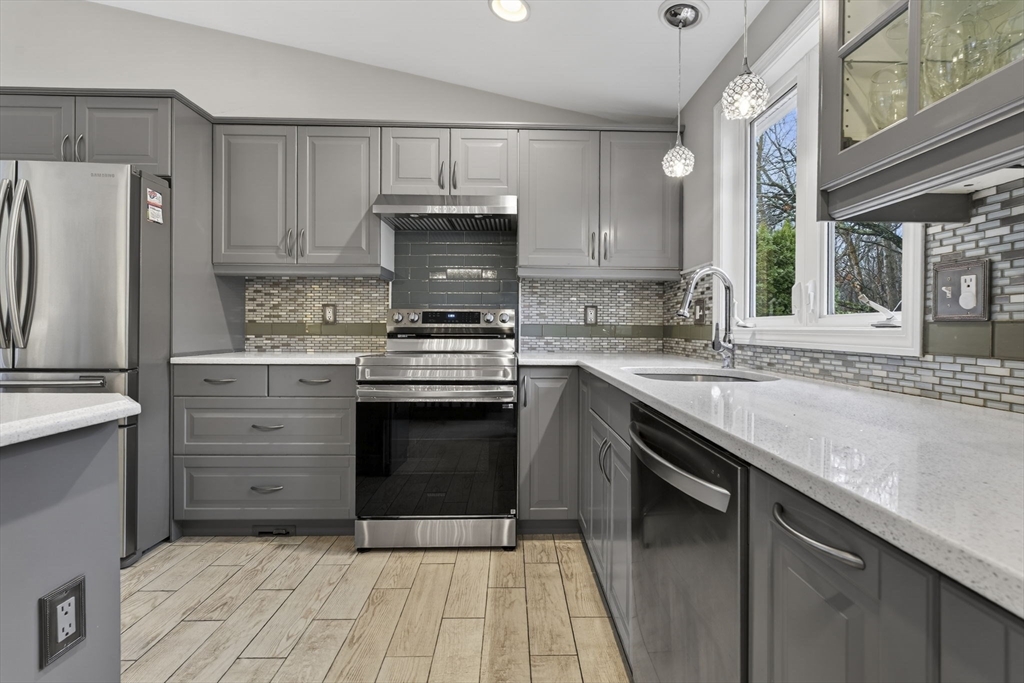Cumberland, Rhode Island, 02864, United States, 4 Bedrooms Bedrooms, ,2 BathroomsBathrooms,Residential,For Sale,2040279