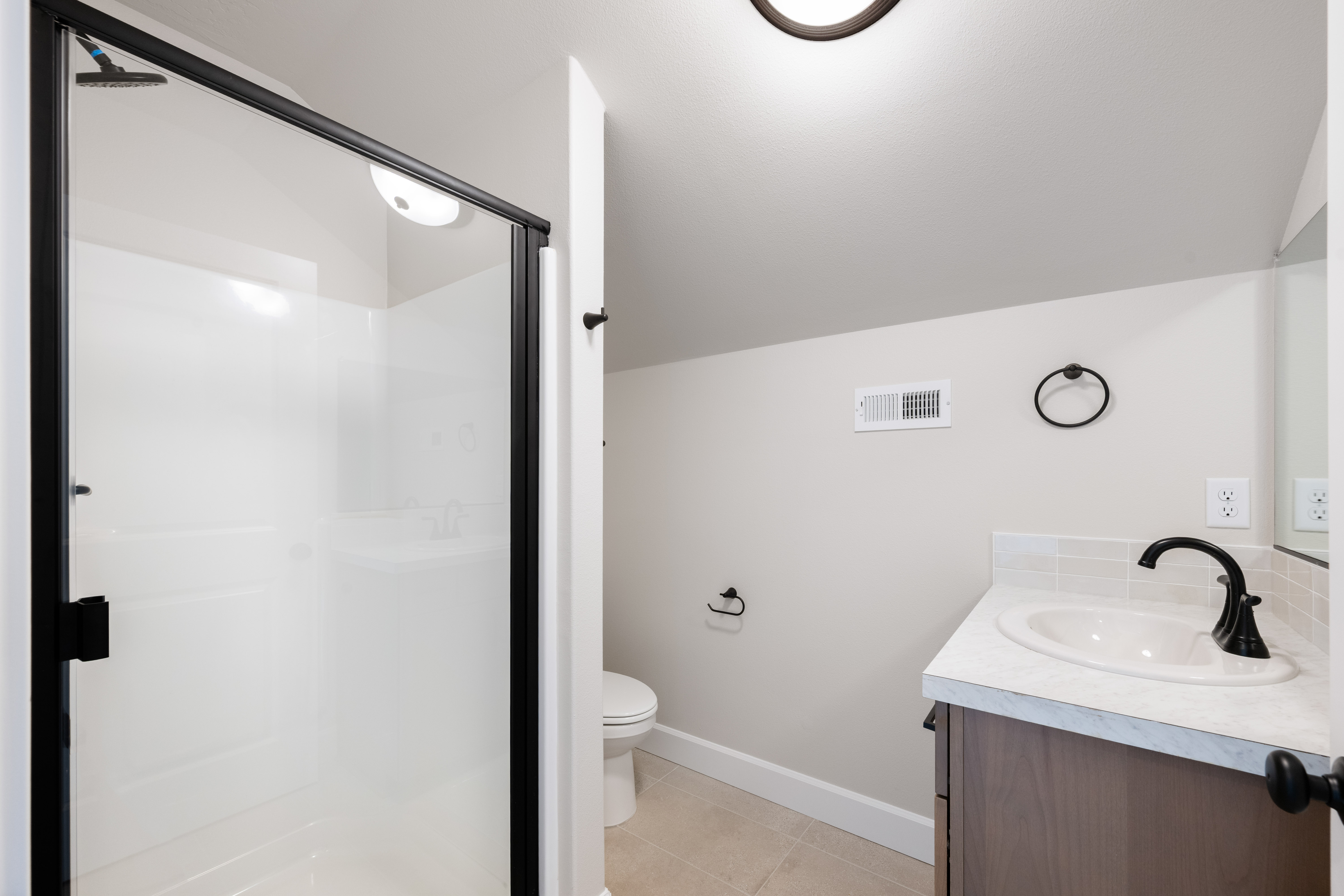  Incredible Floor Plan, Corner Lot & Fully Fenced - 物件實景