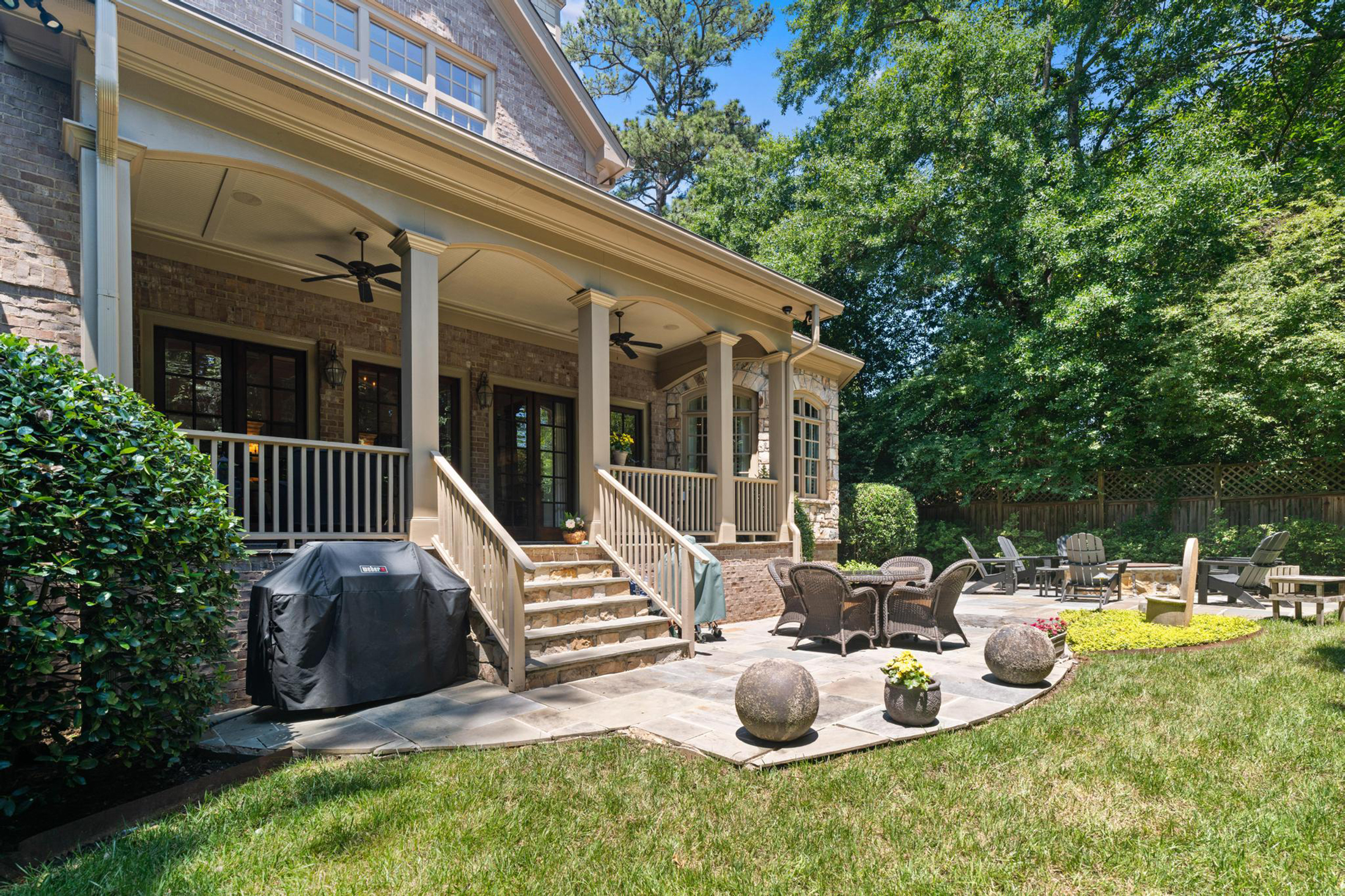  Sophisticated Newer Custom-built Home in Desirable Garden Hills - 物件實景