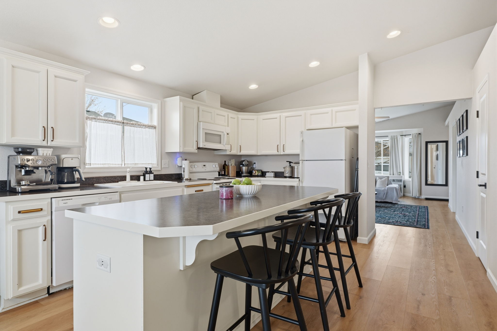  Welcome to this inviting single-story home in West Pasco - 物件實景