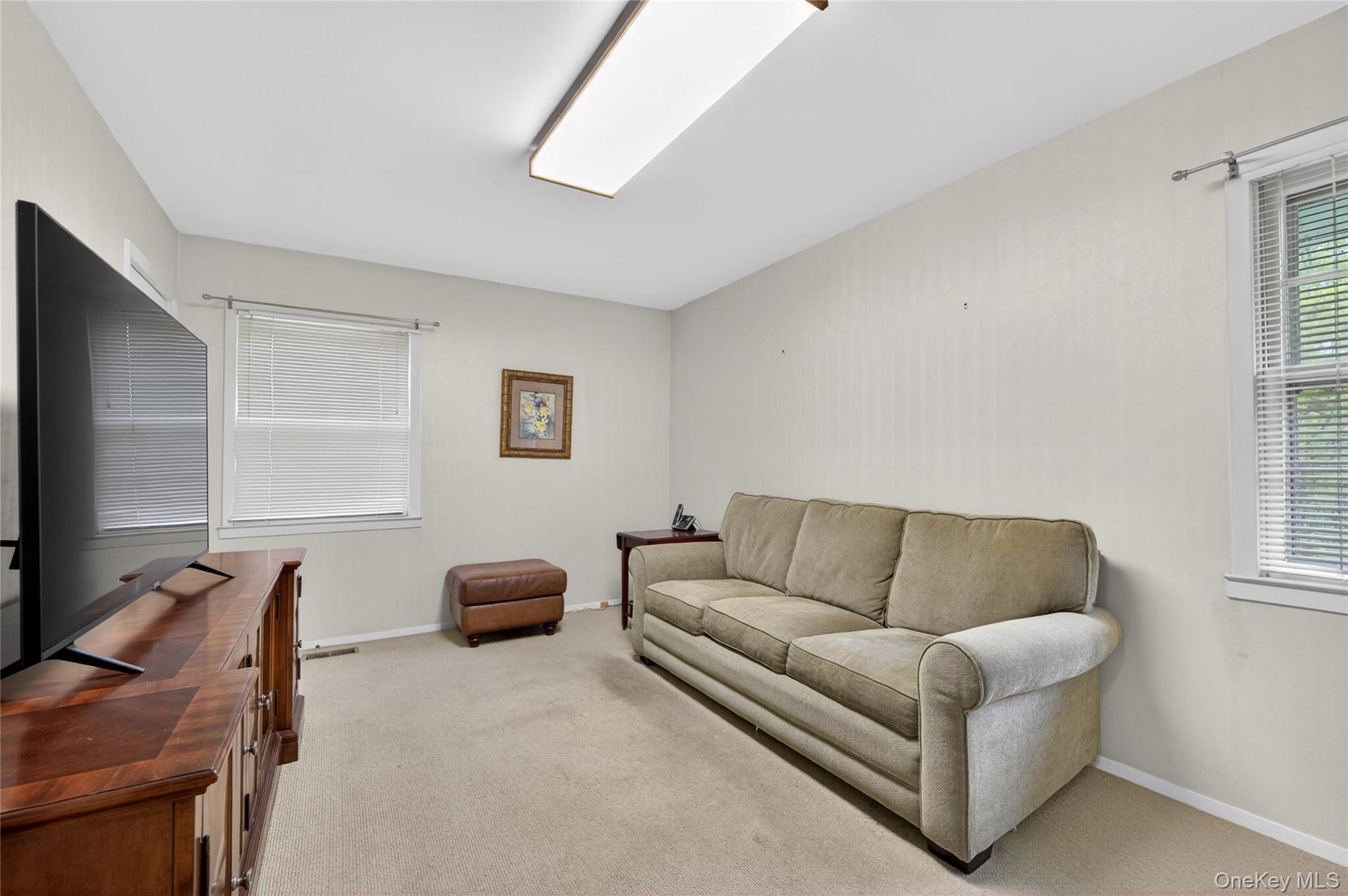  24 Thorngrove Lane, Dix Hills, NY, 11746 - 物件實景