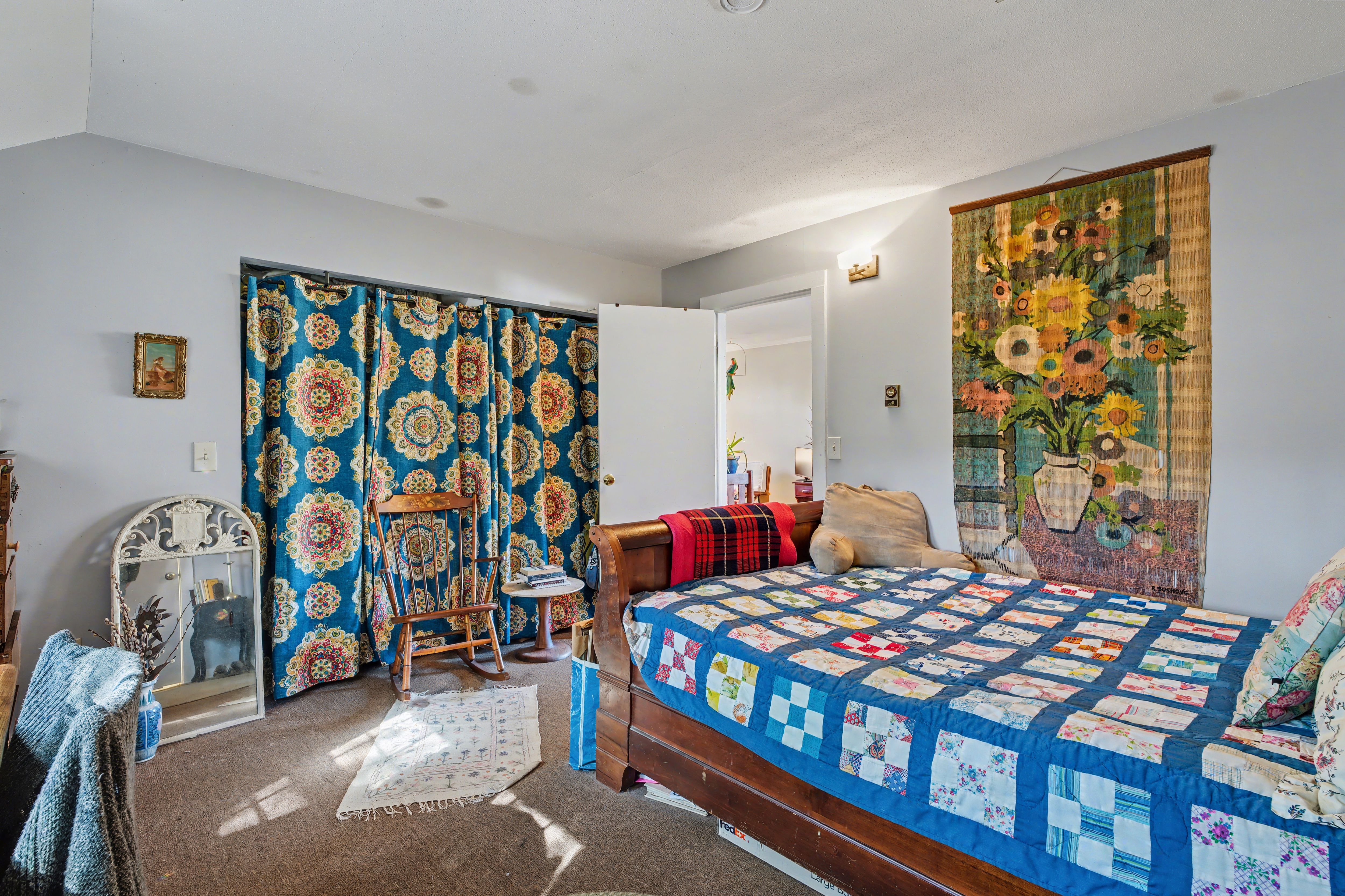  Spacious Main House and Separate Guest Home on 3.64 Acres - 物件實景