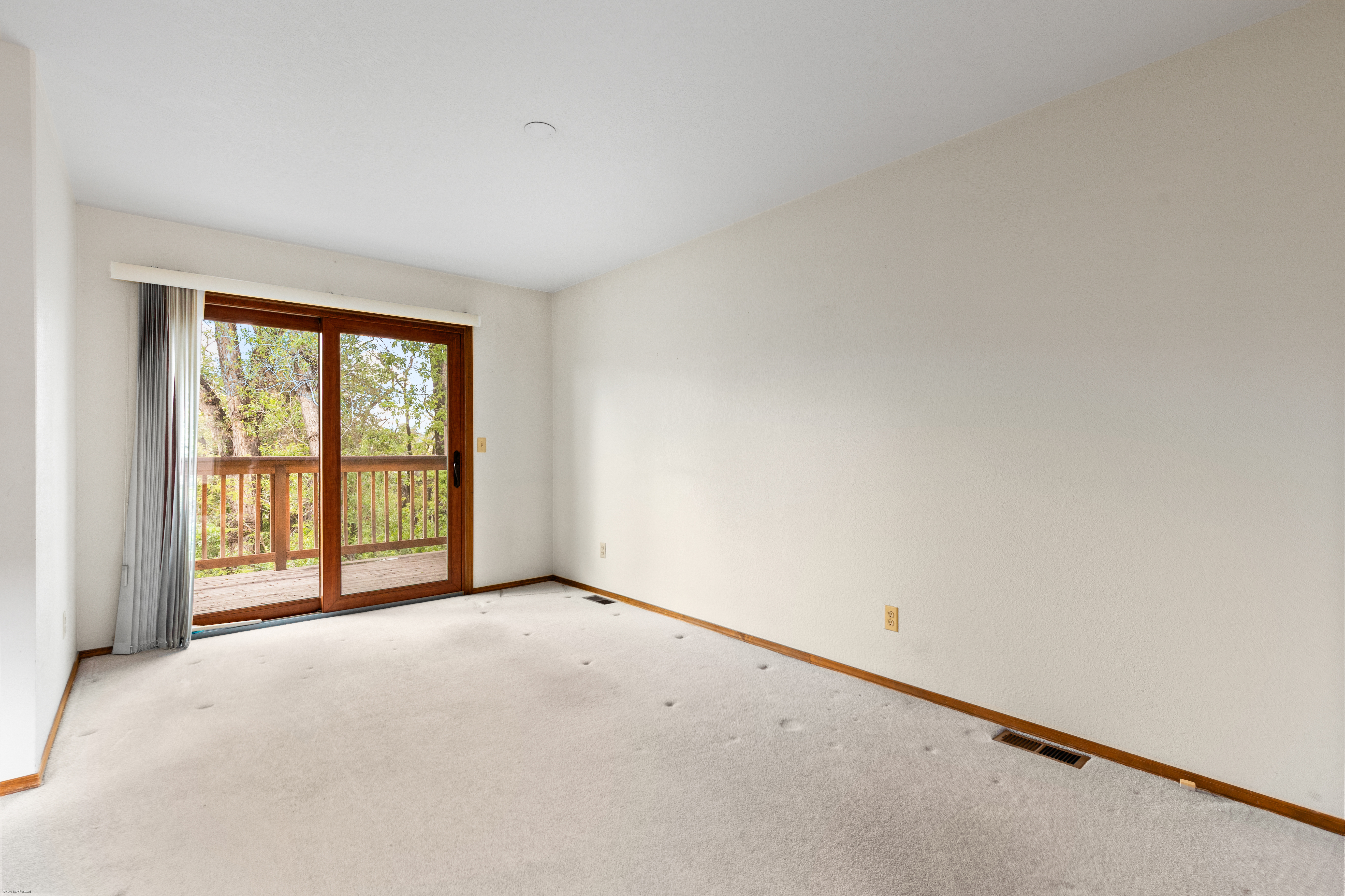  Golden Living in an End-Unit Townhome - 物件實景