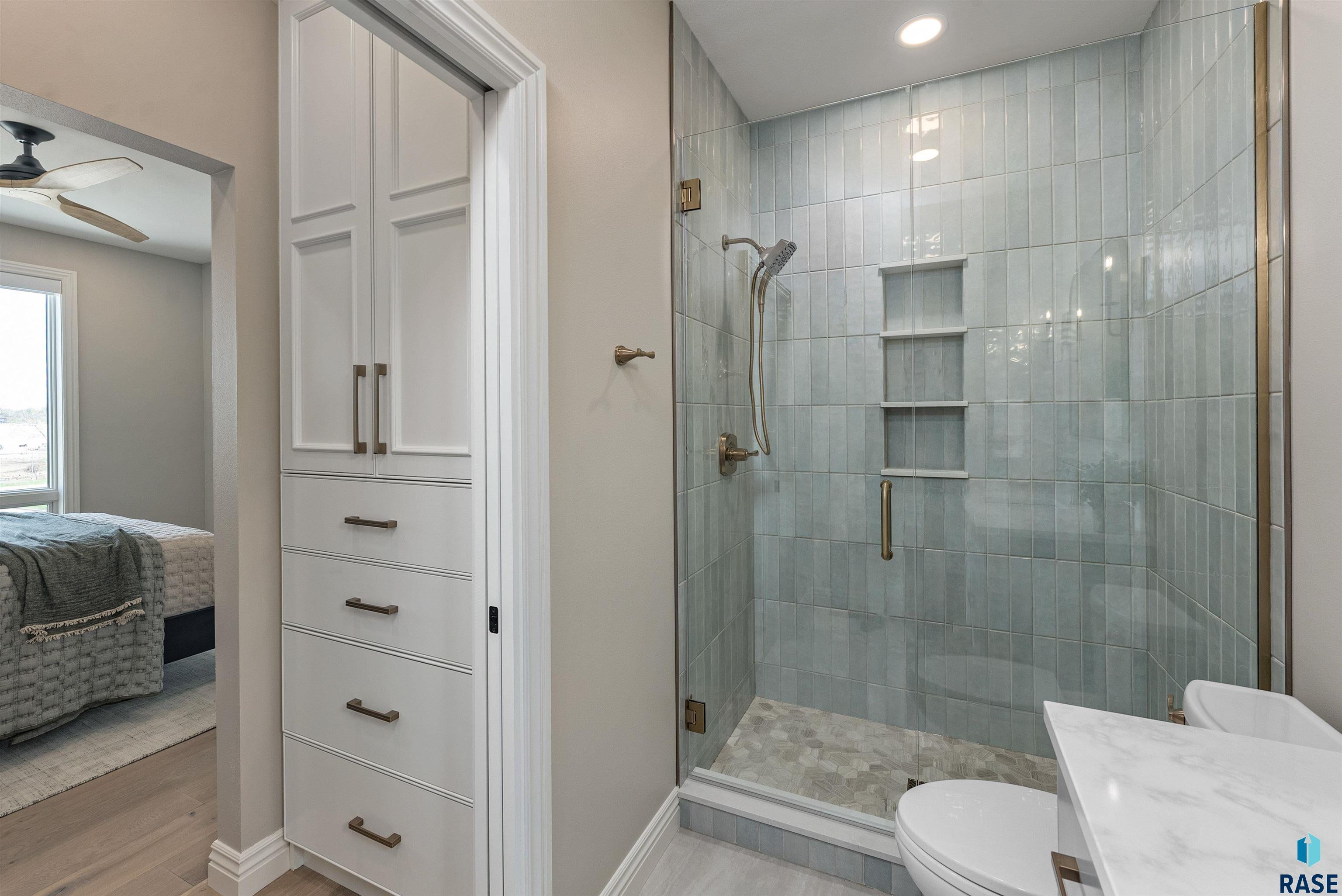 Sioux Falls, South Dakota, 57106, United States, ,Residential,For Sale,1986219