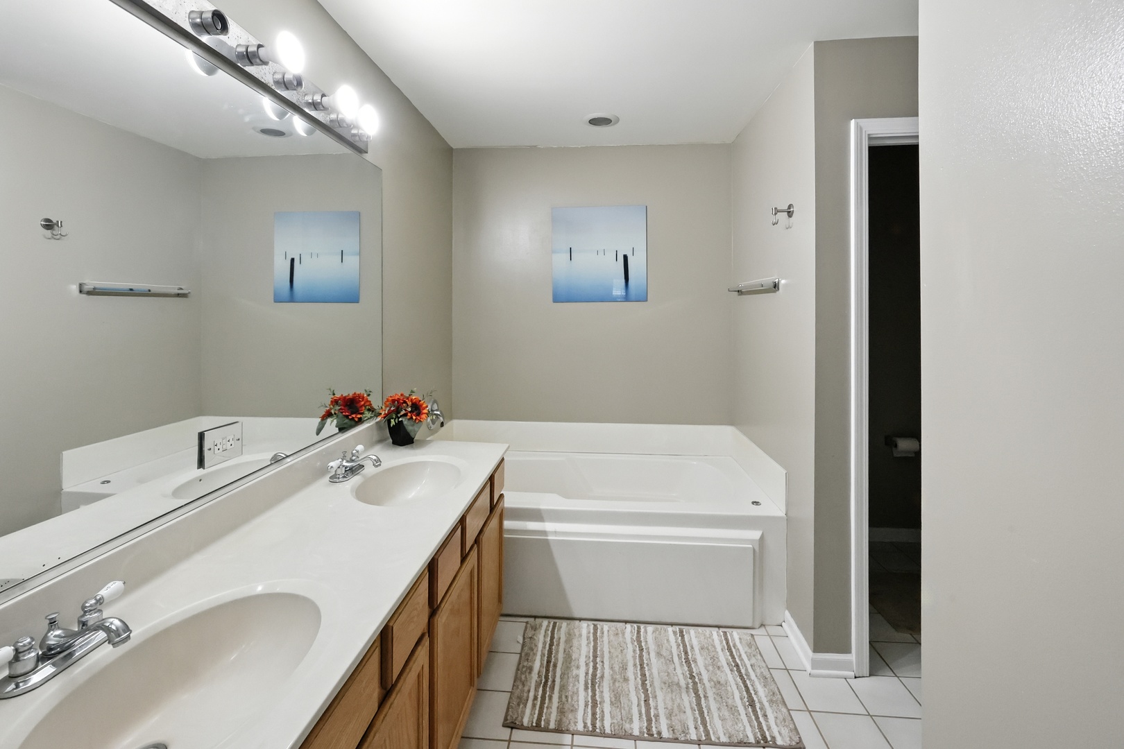 Vernon Hills, Illinois, 60061, United States, 4 Bedrooms Bedrooms, ,4 BathroomsBathrooms,Residential,For Sale,1924682