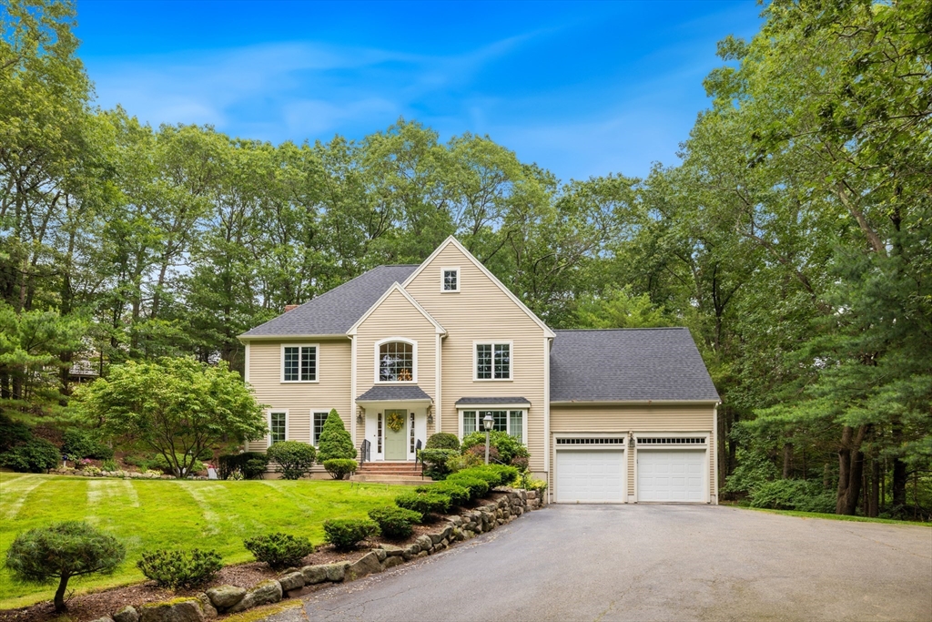 Middleton, Massachusetts, 01949, United States, 4 Bedrooms Bedrooms, ,3 BathroomsBathrooms,Residential,For Sale,1904457