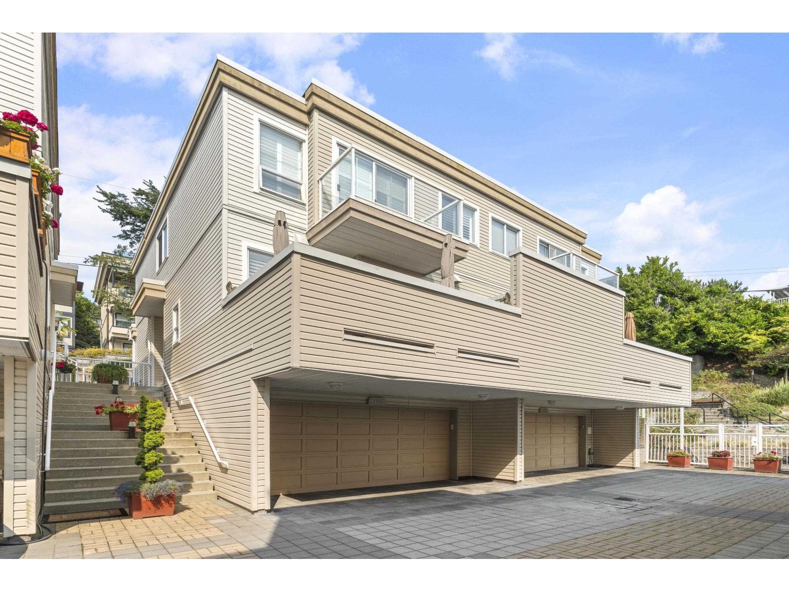 WHITE ROCK, British Columbia, V4B 3T4, CA, 3 Bedrooms Bedrooms, ,4 BathroomsBathrooms,Residential,For Sale,1949298