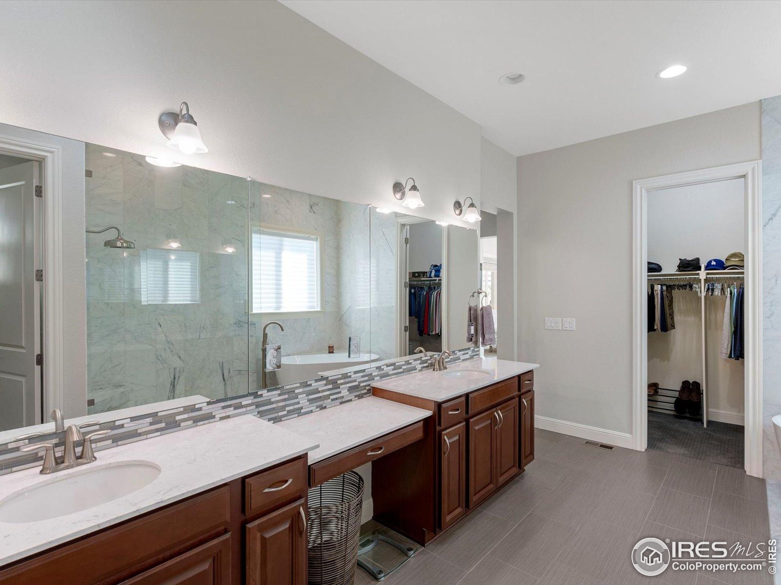 Arvada, Colorado, 80007, United States, 3 Bedrooms Bedrooms, ,2 BathroomsBathrooms,Residential,For Sale,1916869