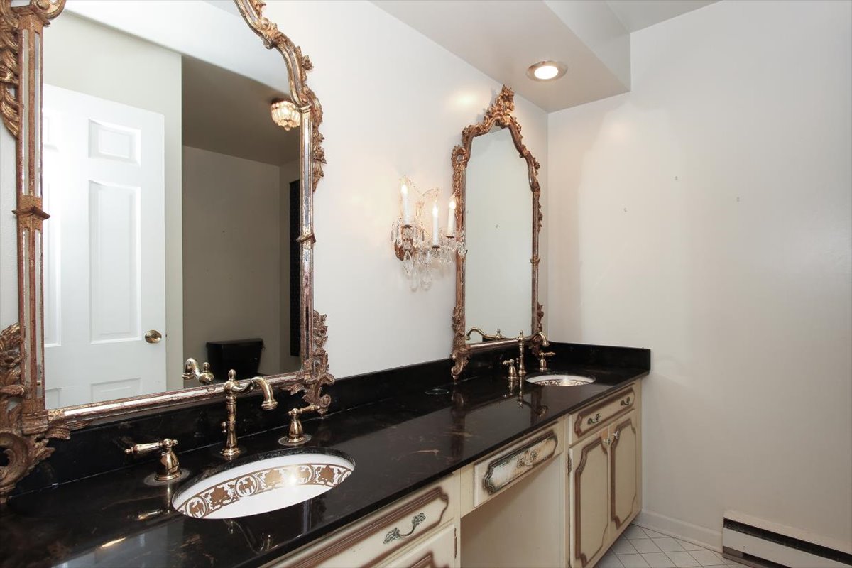 Lincolnshire, Illinois, 60069, United States, 4 Bedrooms Bedrooms, ,3 BathroomsBathrooms,Residential,For Sale,1975181
