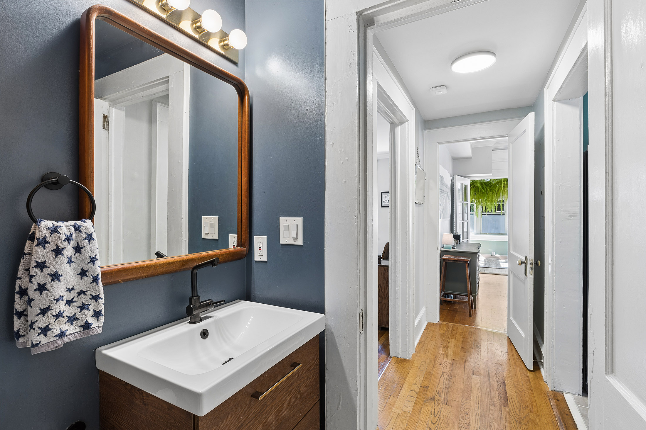  Top-Floor, End-Unit Condo in Historic Midtown Building - 物件實景