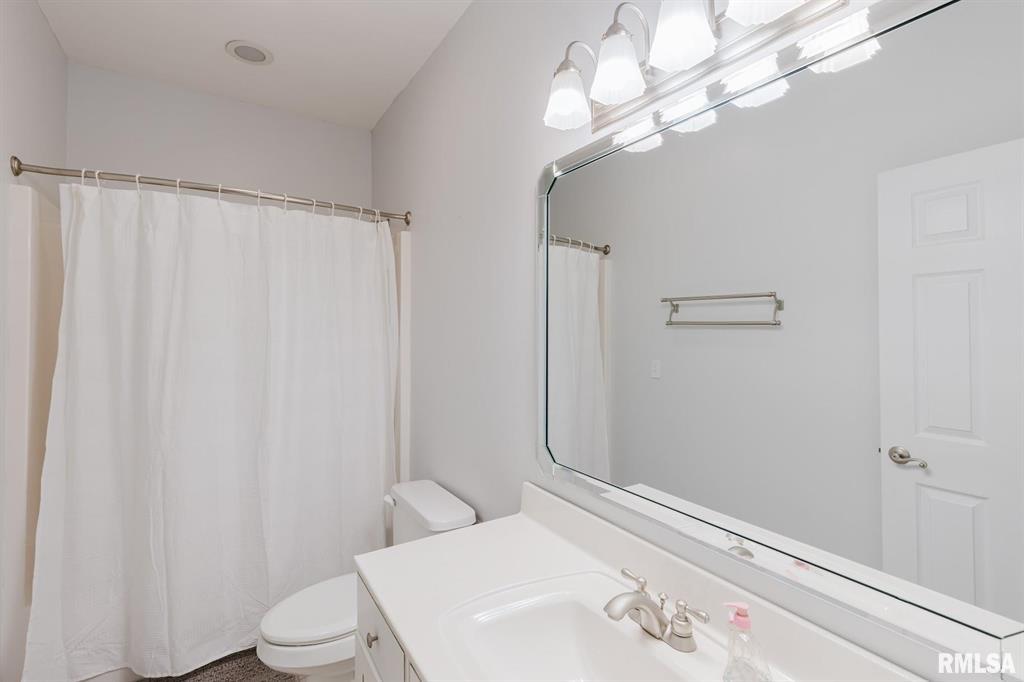 Bismarck, Illinois, 62959, United States, 5 Bedrooms Bedrooms, ,Residential,For Sale,1885319