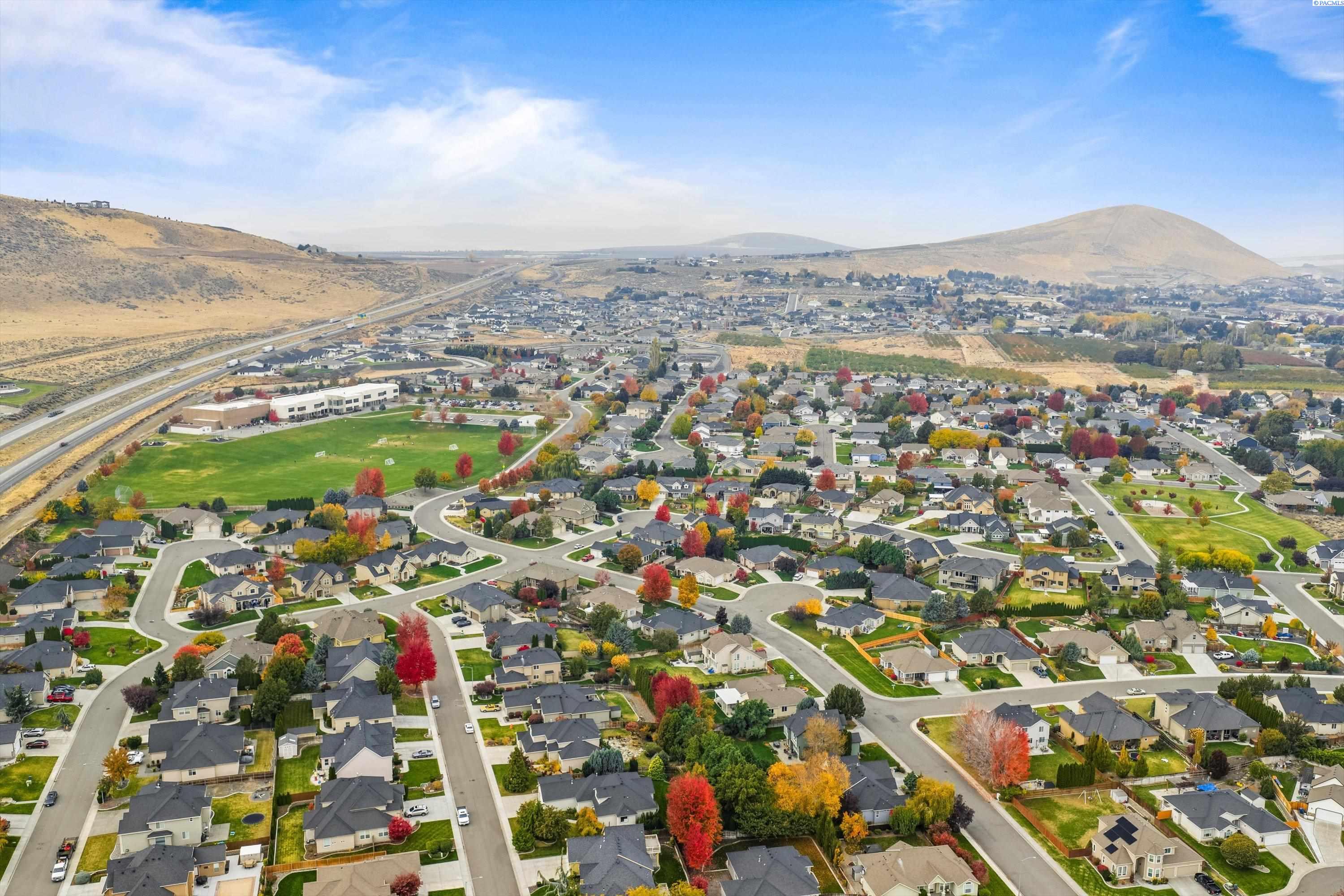 Richland, Washington, 99352, United States, 5 Bedrooms Bedrooms, ,3 BathroomsBathrooms,Residential,For Sale,1987518