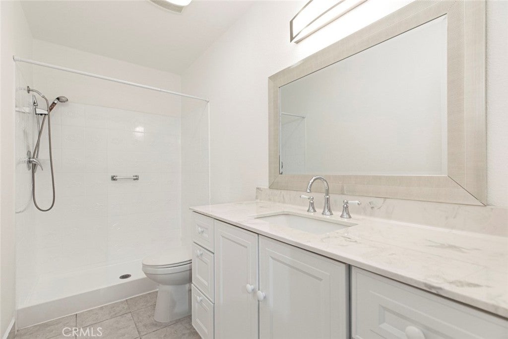 Van Nuys, California, 91411, United States, 2 Bedrooms Bedrooms, ,2 BathroomsBathrooms,Residential,For Sale,1954543