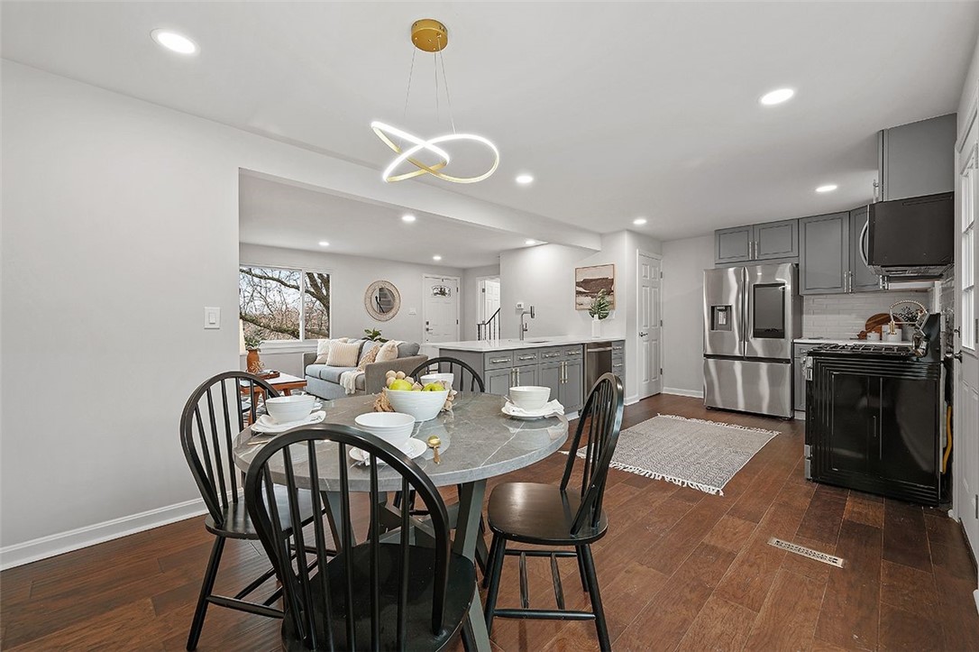 Mt Lebanon, Pennsylvania, 15243, United States, 4 Bedrooms Bedrooms, ,3 BathroomsBathrooms,Residential,For Sale,1875977