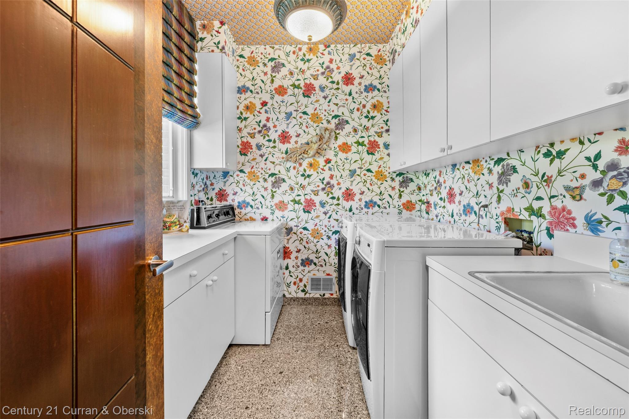 Dearborn, Michigan, 48124, United States, 4 Bedrooms Bedrooms, ,4 BathroomsBathrooms,Residential,For Sale,1983815