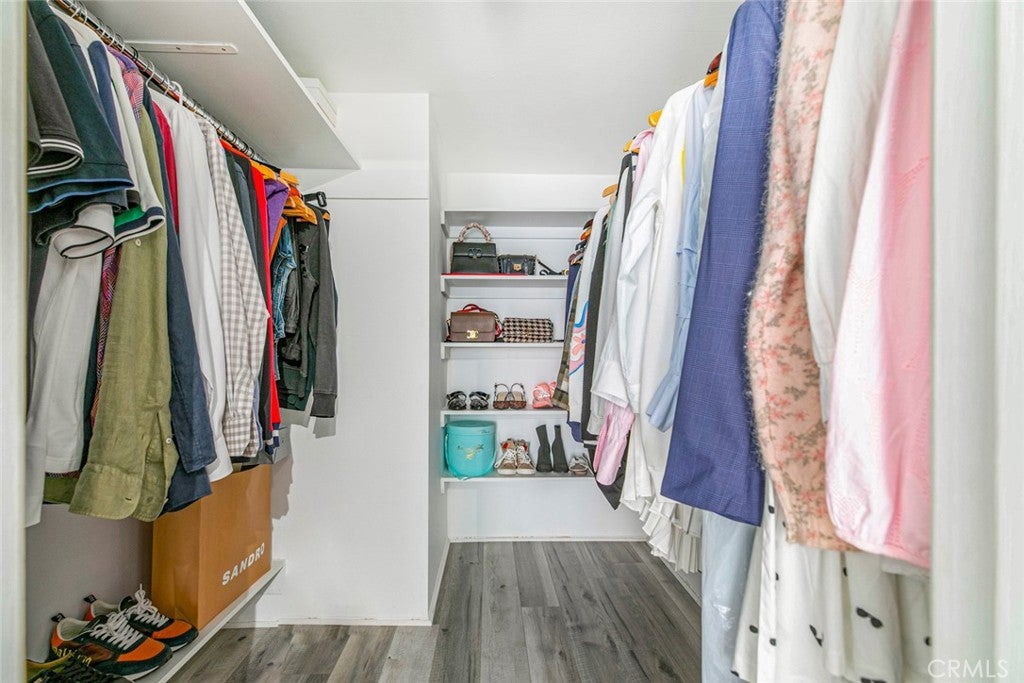 Van Nuys, California, 91411, United States, 2 Bedrooms Bedrooms, ,2 BathroomsBathrooms,Residential,For Sale,1954543