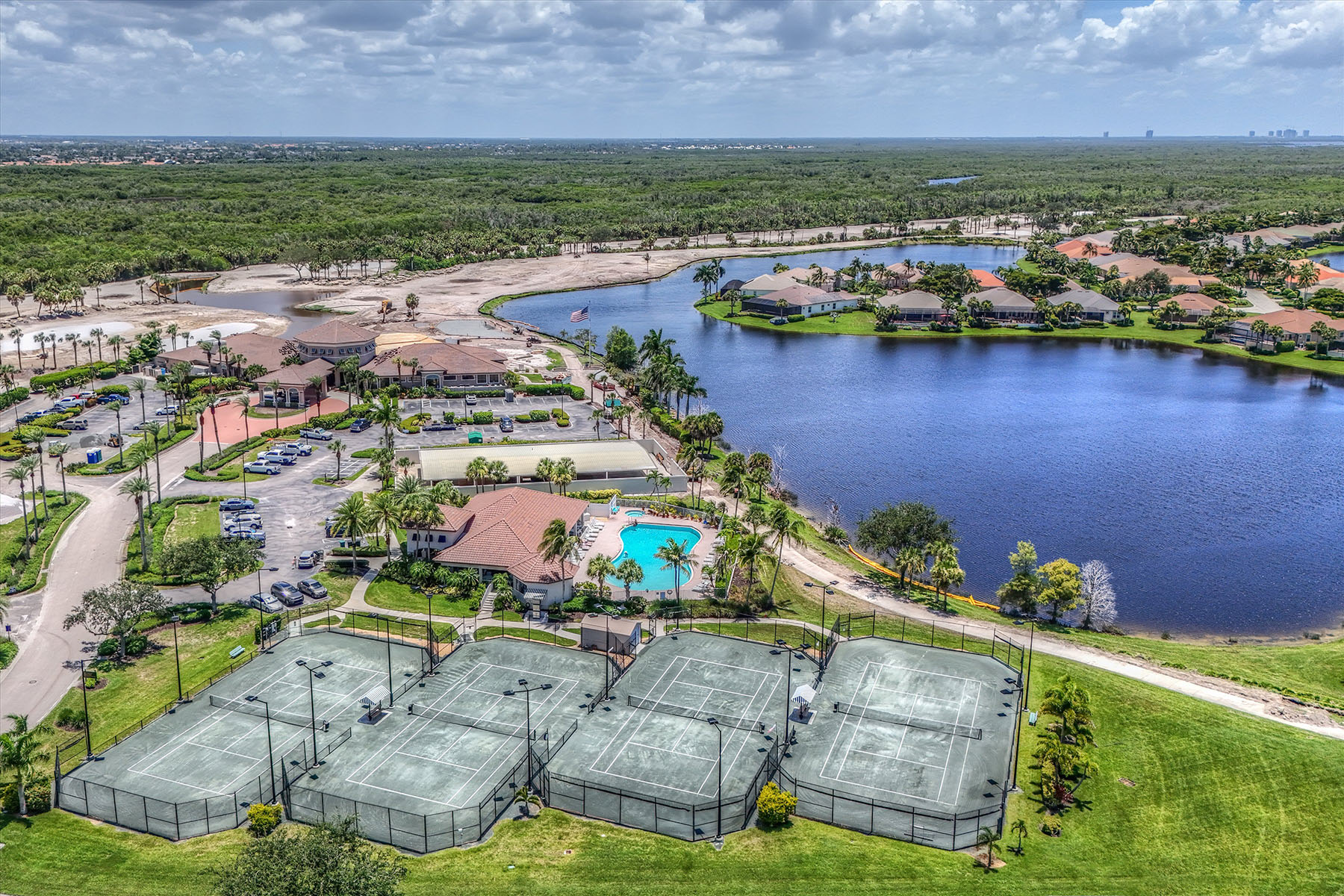  CROWN COLONY - OXFORD POINTE - 物件實景